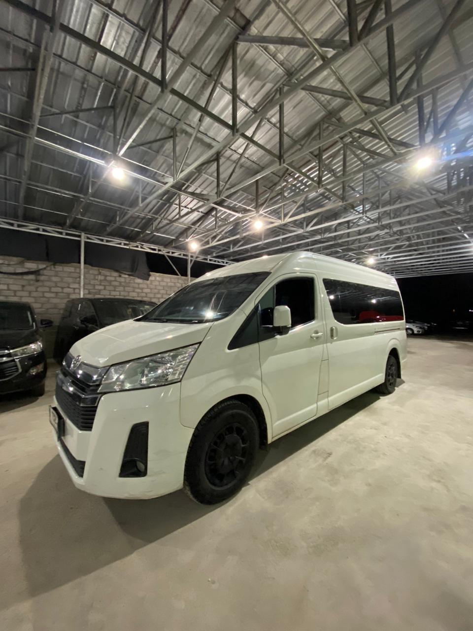 Sewa Mobil Mewah & Premium untuk Kunjungan Dinas dan Event Resmi
